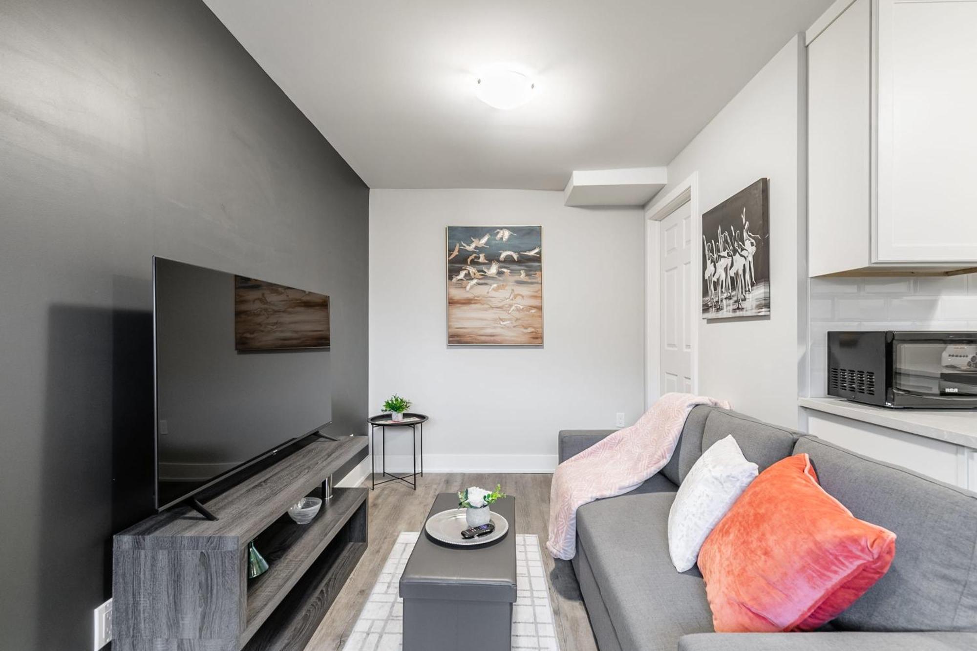 1Br Basement Condo - James Street Χάμιλτον Εξωτερικό φωτογραφία